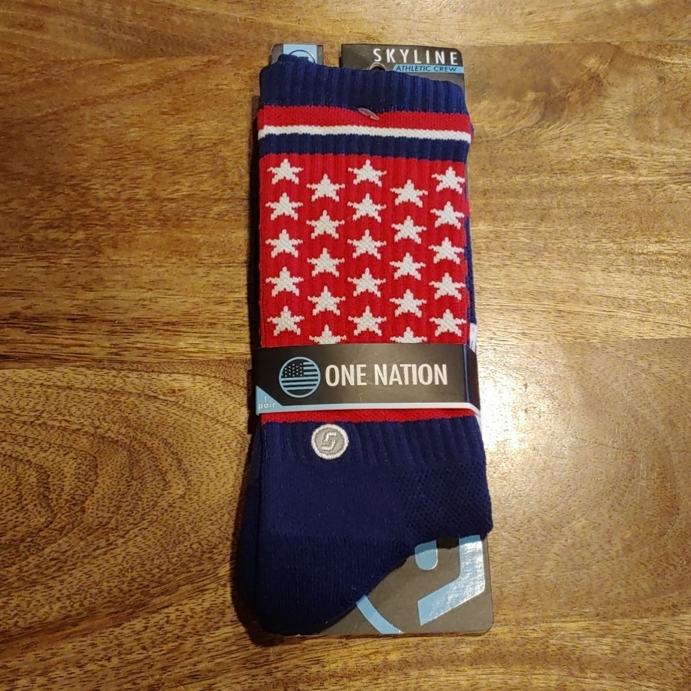 NWT Skyline Athletic Crew One Nation Socks